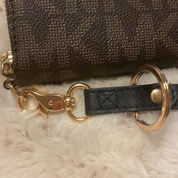 VGUC. Michael Kors Jet Set brown and tan signature logo wallet/wristlet. - Picture 3 of 10